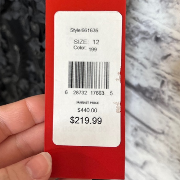 Carmen Marc Valvo Black Lace and Floral Maxi Dress Size 12 - Picture 6 of 11